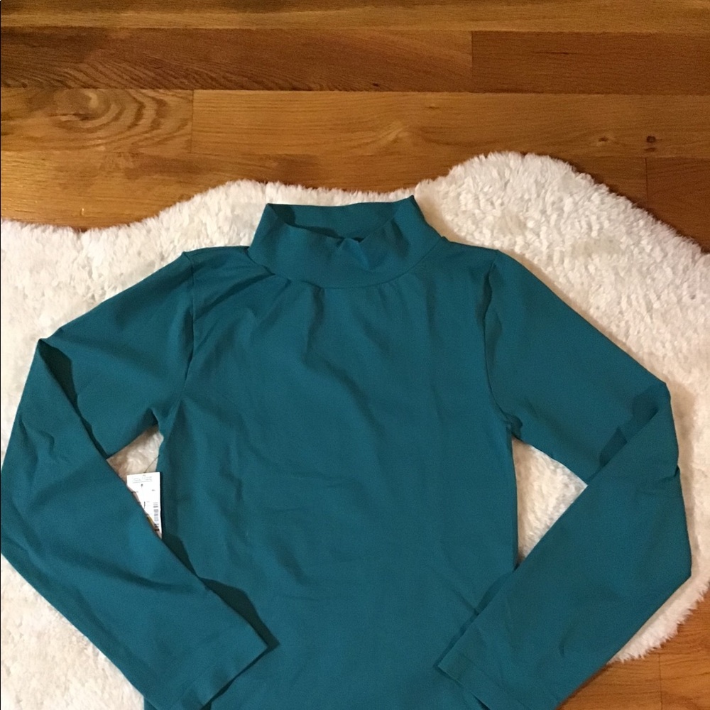Women’s size medium NWT long sleeve turtleneck
